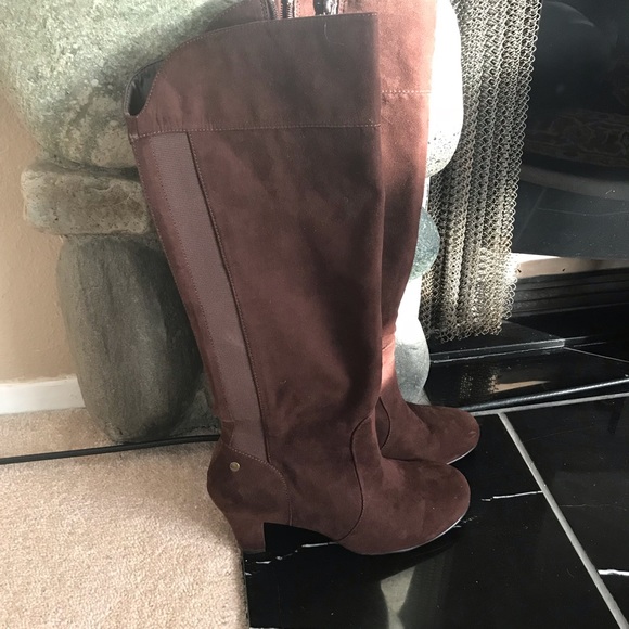 Heeled boots - Picture 1 of 6